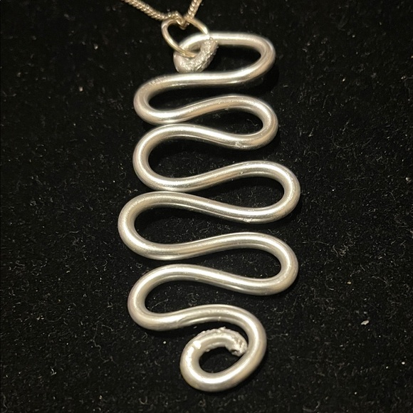 Elegant Silver Wave Hand Design Necklace - Picture 3 of 17